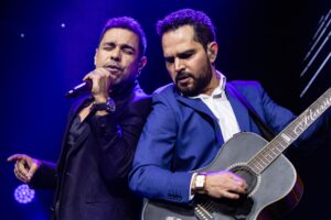 Zezé Di Camargo & Luciano emocionam Barretos com show e participação em DVD de Ana Castela 1 ab5dfbdc 76e2 40ca a474 f1b37c9dbe95