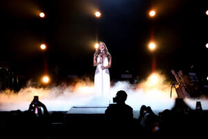 CLAUDIA LEITTE turnê "INTEMPORAL" na SUHAI MUSIC HALL 1 6 Cred copy