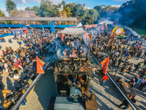 Fernando e Sorocaba surpreendem o público com delivery de churrasco por drones no Churrasco On Fire Curitiba 1 WhatsApp Image 2025 09 15 at 2.04.35 PM