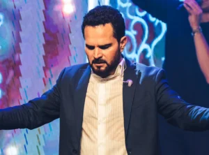Luciano Camargo é uma das atrações da “ExpoMam”e leva repertório do seu DVD para Mamborê na próxima quarta, dia 10/09 1 luciano camargo