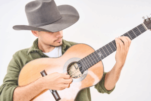 Gabriel Sales lança “Um Caipira no Pedaço” com DJ ARI SL no dia 11 de setembro 1 unnamed 2
