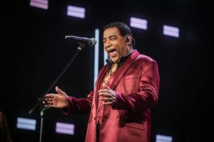 Raça Negra lota Espaço Unimed com a estreia da turnê ‘Me Leva Junto Com Você’ 1 IMG 3813