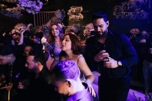 Henry Freitas anima casamento de Mari Fernandez e Julia Ribeiro com show completo e participações especiais 1 Mari Fernandez e Henry Freitas Henry Freitas por @Renataferfoto