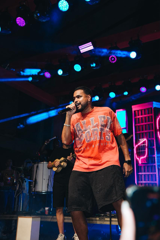 Bloco “Seremos Felizes” de Yan reúne 10 mil pessoas na estreia e marca o Carnaval carioca 3 IMG 20260215 WA0063