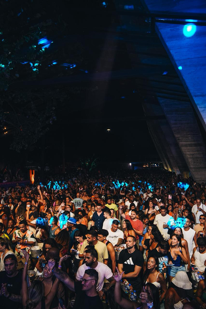 Bloco “Seremos Felizes” de Yan reúne 10 mil pessoas na estreia e marca o Carnaval carioca 5 IMG 20260215 WA0068