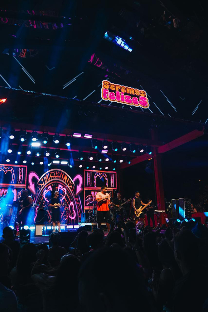 Bloco “Seremos Felizes” de Yan reúne 10 mil pessoas na estreia e marca o Carnaval carioca 7 IMG 20260215 WA0070