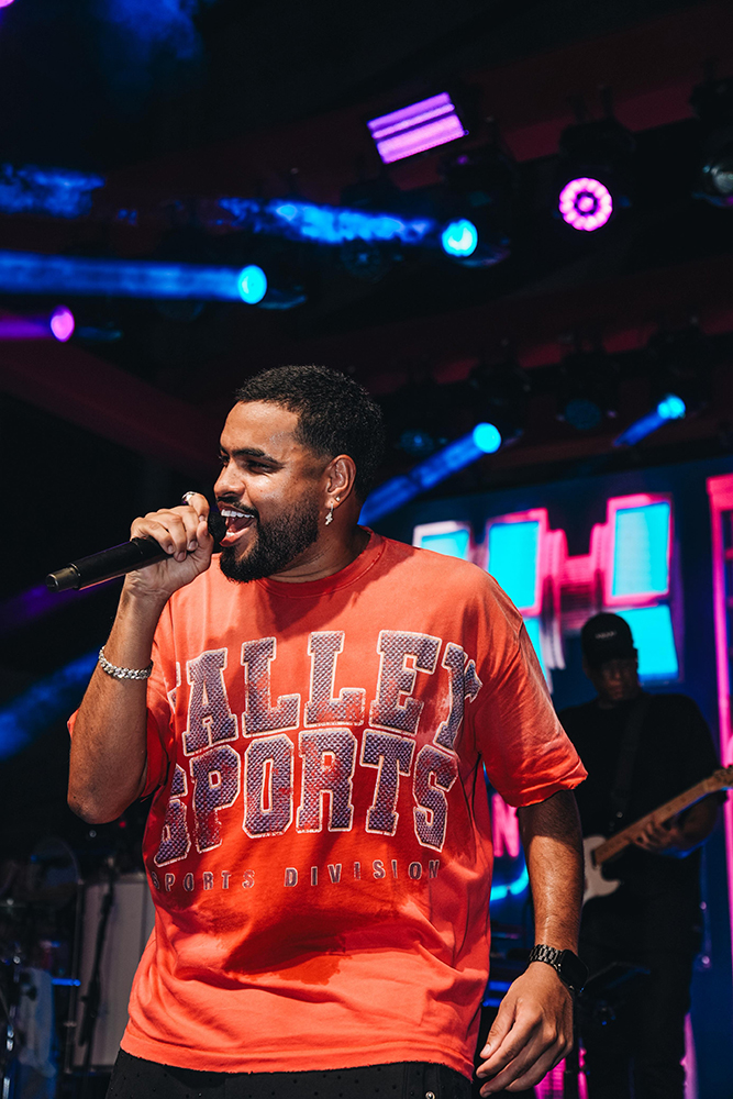 Bloco “Seremos Felizes” de Yan reúne 10 mil pessoas na estreia e marca o Carnaval carioca 4 IMG 20260215 WA0080