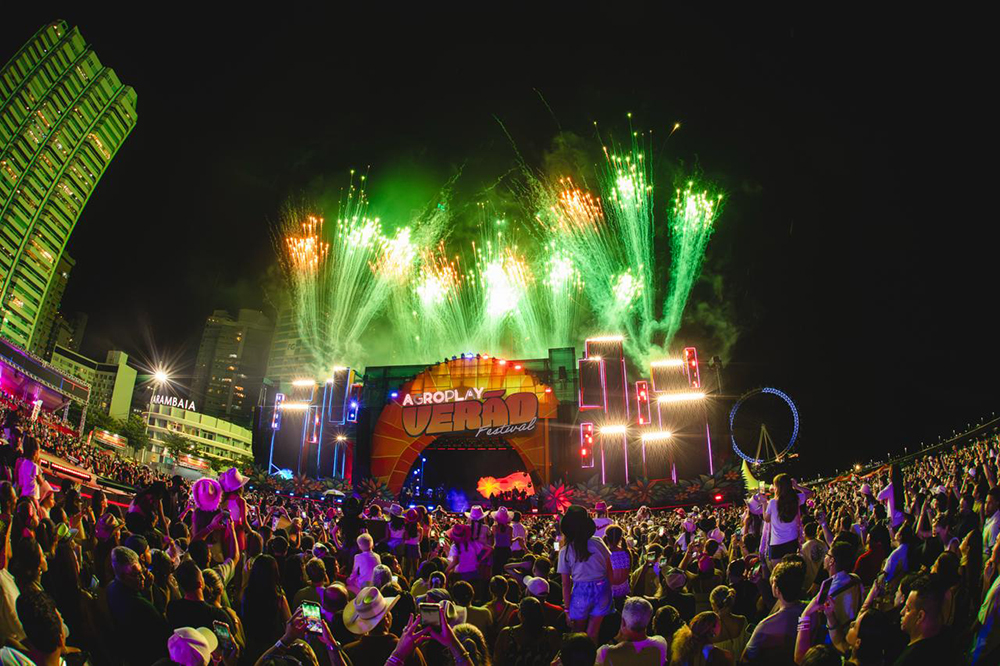 AgroPlay Verão Festival reúne 350 mil pessoas e consolida Balneário Camboriú como palco do maior Carnaval Sertanejo do país 15 PHOTO 2026 02 16 14 37 13