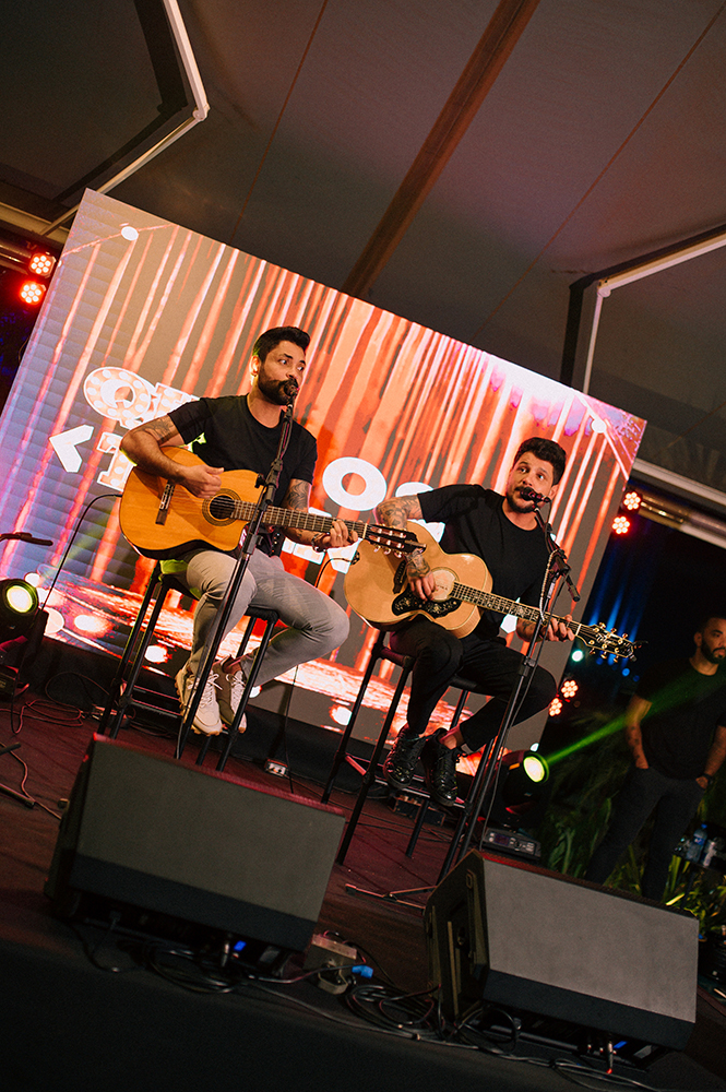 Fred & Fabrício surpreende fãs de Brasília, com pocket show no Mané Mercado 2 IMG 4790.JPG