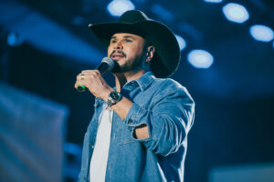 Nando Moreno lança primeiro EP de audiovisual com faixa foco autoral “Tanto Faz” 1 MG 7903 Aprimorado NR