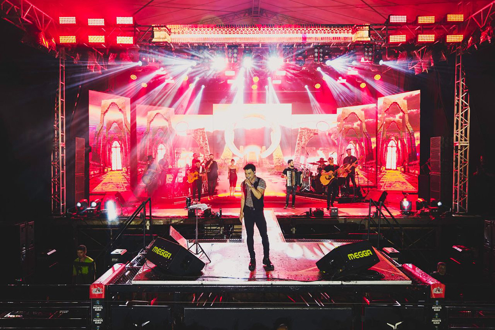 Zezé Di Camargo emociona público em noite marcante com a turnê “Rústico” em Monte Sião-MG 5 VcV8Yw3A 1