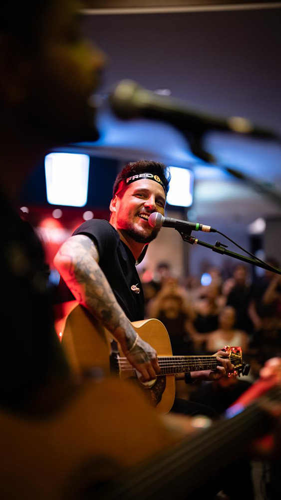 Fred & Fabricio lotam shopping em Cuiabá, com show acústico surpresa 3 WhatsApp Image 2026 03 29 at 19.55.32