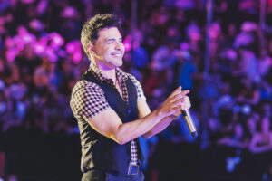 Zezé Di Camargo emociona público em noite marcante com a turnê “Rústico” em Monte Sião-MG 1 lMvwPqfA