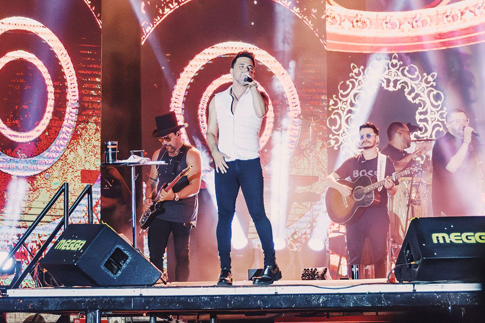 Zezé Di Camargo emociona público em noite marcante com a turnê “Rústico” em Monte Sião-MG 3 rlTgKU3Q