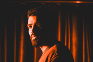 Dilsinho apresenta novas faixas de “Conteúdo Sensível” e marca virada de ciclo no projeto 1 AlvesFilmes Dilsinho 19 11 8681