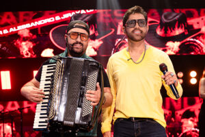 Autores de sucessos do sertanejo, César & Alessandro marcam nova fase com o lançamento de “Cofrinho de Amor” 1 UP1 9909