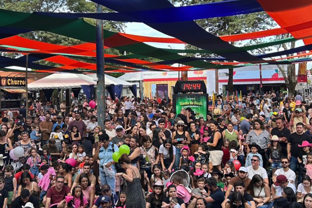 Turma da Boiadeirinha transforma domingo da Expo Londrina em festa pra toda a família 7 WhatsApp Image 2026 04 13 at 15.35.23 1 1 768x980 1