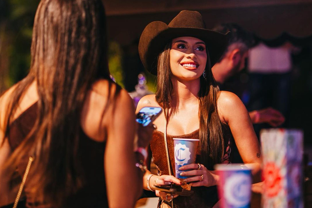 Chitãozinho & Xororó e linhas da Corote integram a programação da Barbecue Tour Edição Franca 2026 1 Em um ambiente unico sem a presenca de camarotes Barbecue Tour 2026 une o melhor do churrasco e do sertanejo com a presenca confirmada das linhas Corote Drinks Ice e Corote Drinks Ice Ultra