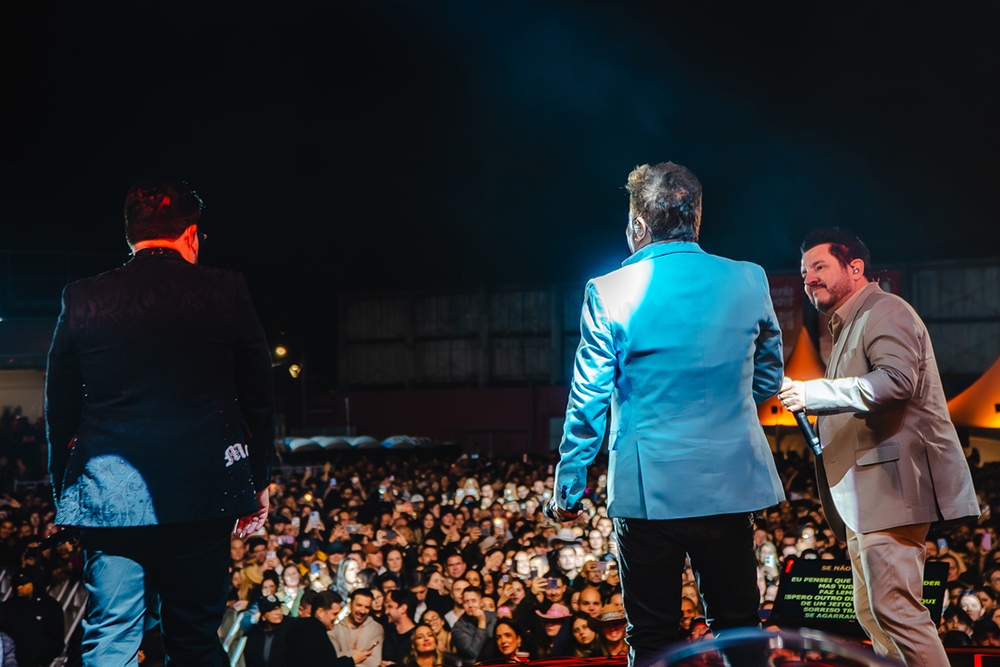 Leonardo e Bruno & Marrone reúnem oito mil pessoas em Curitiba com o espetáculo "Cabaré O Último Encontro" 6 DSC02312 Easy Resize.com