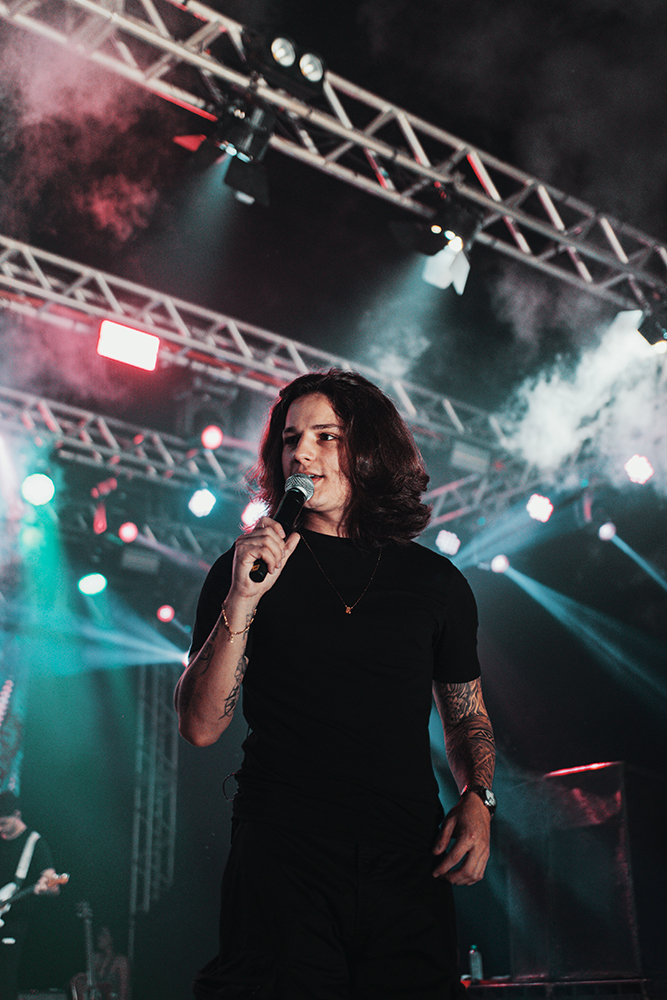 Revelação do sertanejo, Léo Balbinotti estreia na Fenamilho com show marcante no Camarote Paiolão, em Patos de Minas 3 IMG 7068