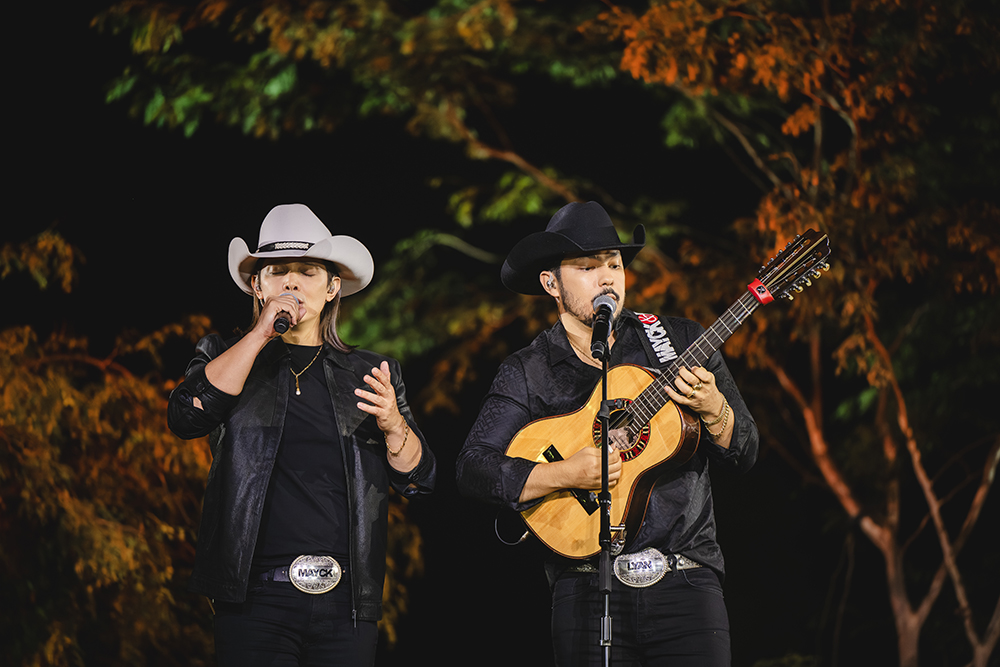 CHITÃOZINHO & XORORÓ levam a emoção de "MENINOS DA ROÇA" ao palco em APRESENTAÇÃO ESPECIAL na SUHAI MUSIC HALL 5 Copy of Mayck Lyan 2
