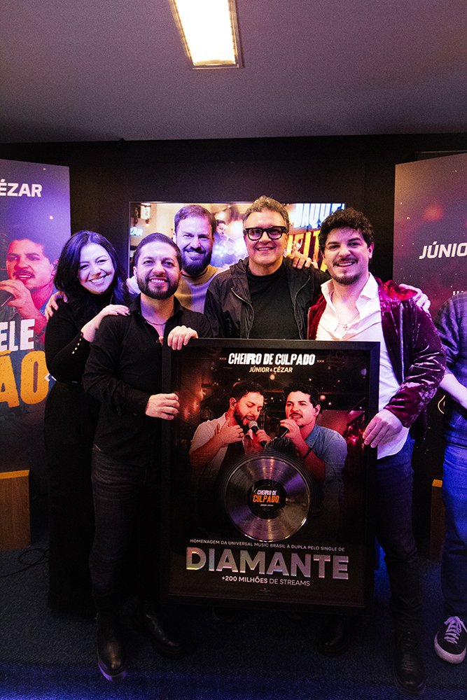 Júnior & Cézar recebem certificação Diamante da Universal Music por sucesso de "Cheiro de Culpado" 2 IMG 7940