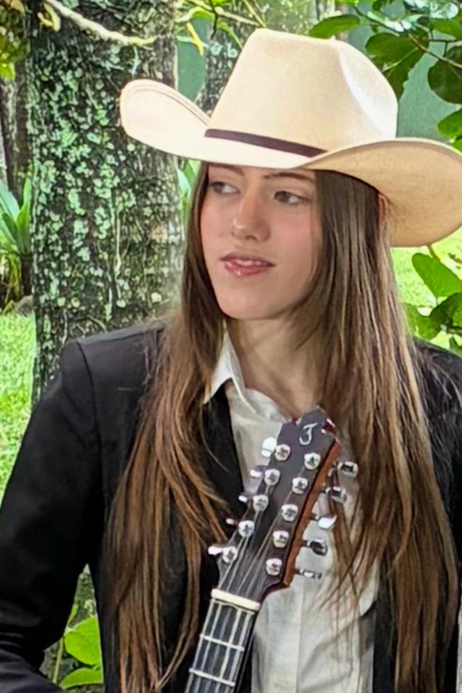 Maria Beatriz resgata a música raiz por meio da viola e da sanfona 3 Maria Beatriz 4