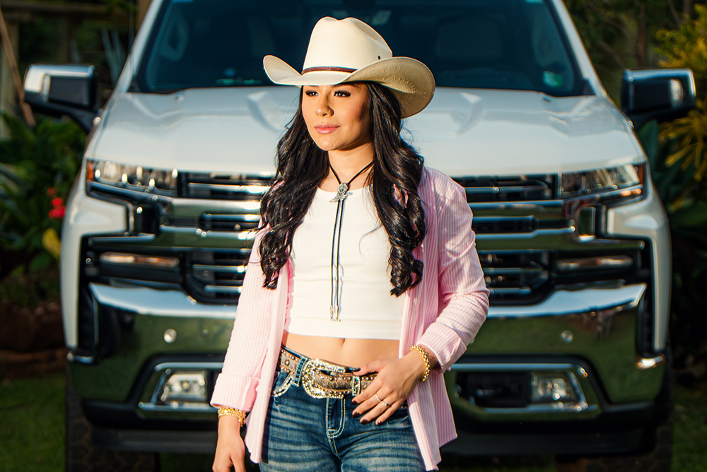 Às vésperas de Barretos, Fiorella aposta na estética agroneja em "Cowboy" e amplia seu repertório 2 FIO COWBOY16