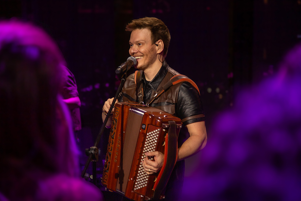 Michel Teló lança novo álbum "Sertanejinho do Teló 2" com show especial em Barretos 2 MICHETELO SERTANEJINHO2 4380