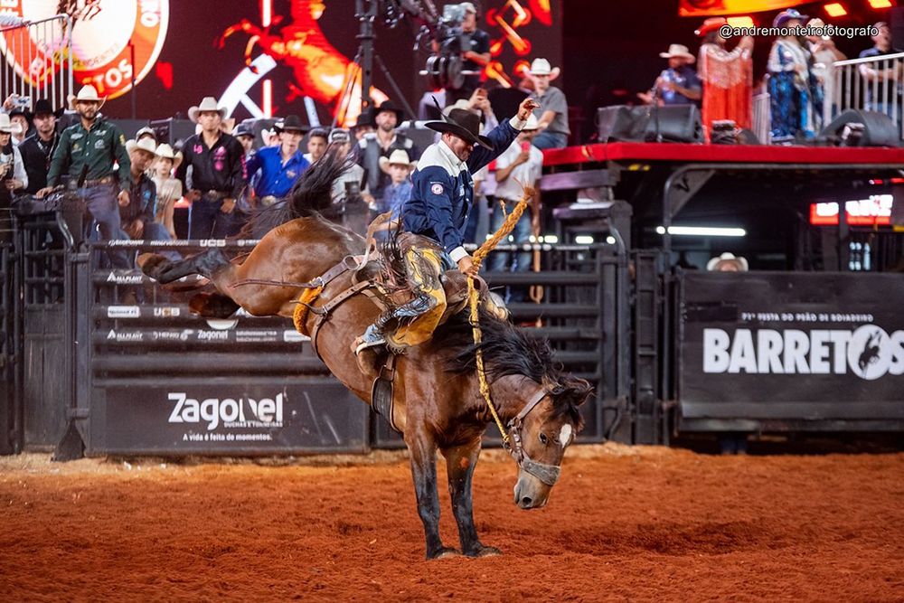 Kelly Timberman conquista título do Bareback em despedida das arenas em Barretos 5 WhatsApp Image 2026 08 24 at 10.13.28