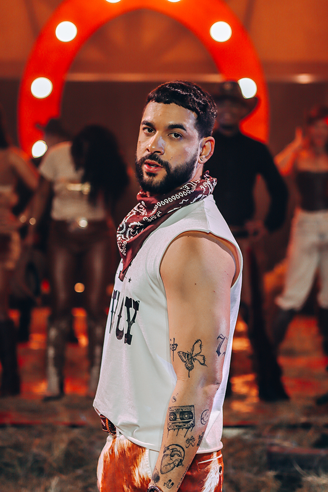 Após gravação do primeiro audiovisual em Fortaleza, AUGEBOYS lançam feat inédito com Talita Mel 7 Henry Freiras por Netto Lacerda