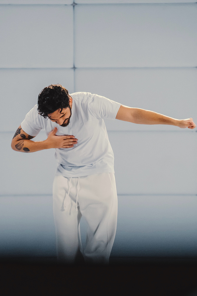 Gustavo Mioto transforma inquietações em conceito e apresenta "PENSAMENTOS INTRUSIVOS", projeto mais ousado de sua carreira 5 SaveClip.App 796569136 18628238995031316 7009333333647850678 n