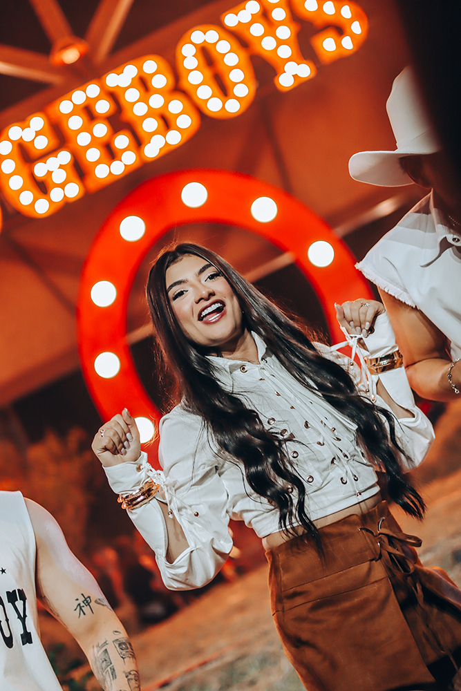 Após gravação do primeiro audiovisual em Fortaleza, AUGEBOYS lançam feat inédito com Talita Mel 11 Talita Mel por Netto Lacerda