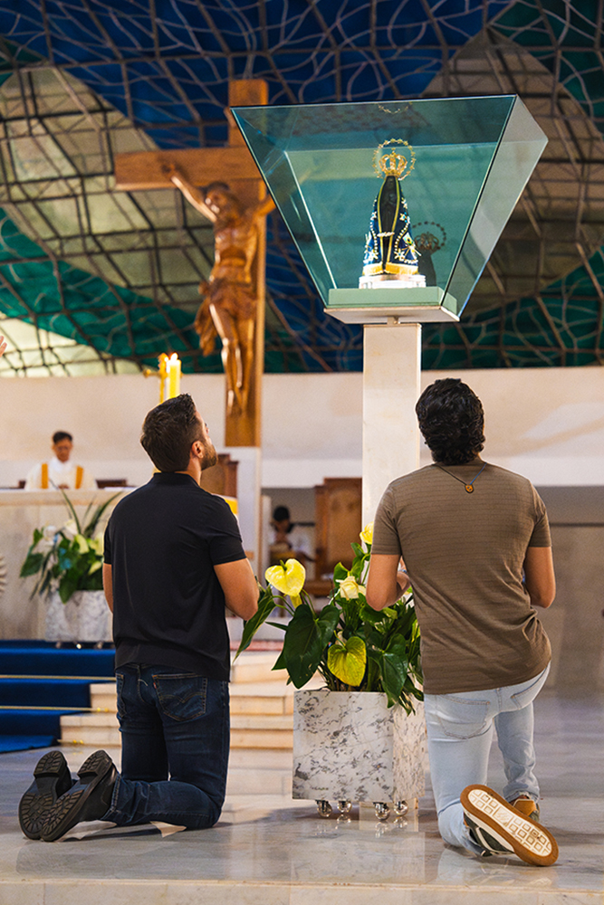 Zé Neto & Cristiano chegam a Brasília e visitam a “Catedral Metropolitana Nossa Senhora Aparecida” para agradecer aos 15 anos de carreira 3 @DGFREIREE 37
